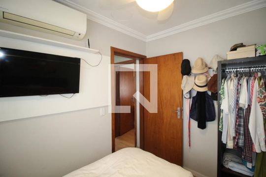 Quarto 1 de apartamento para alugar com 3 quartos, 217m² em Petrópolis, Porto Alegre