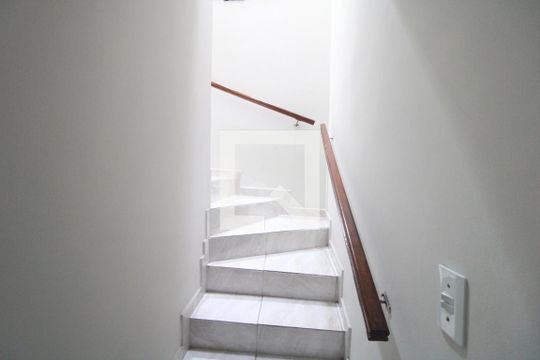Escada de casa à venda com 4 quartos, 205m² em Jardim Satelite, São Paulo