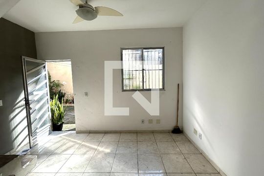Sala de casa para alugar com 3 quartos, 120m² em Cascadura, Rio de Janeiro