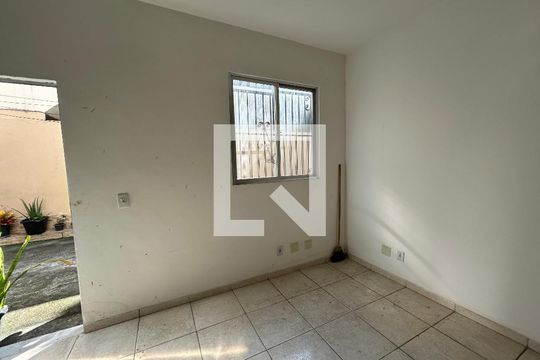 Sala de casa para alugar com 3 quartos, 120m² em Cascadura, Rio de Janeiro