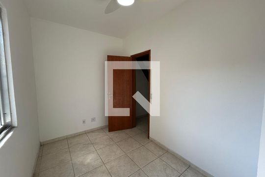 Quarto 1 de casa para alugar com 3 quartos, 120m² em Cascadura, Rio de Janeiro