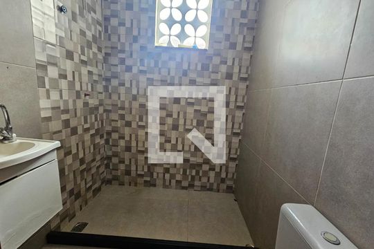 Banheiro de casa de condomínio à venda com 3 quartos, 161m² em Vargem Grande, Rio de Janeiro