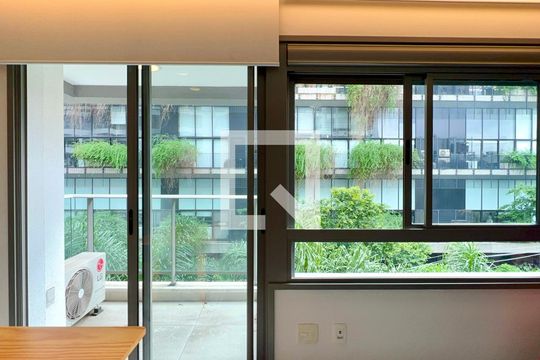 Varanda de kitnet/studio para alugar com 1 quarto, 33m² em Vila Madalena, São Paulo