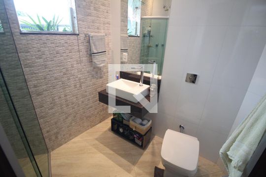 Suite Quarto 1 de casa para alugar com 4 quartos, 322m² em Tirol (Barreiro) , Contagem