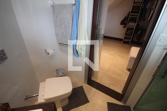 Suite Quarto 1 de casa para alugar com 4 quartos, 322m² em Tirol (Barreiro) , Contagem