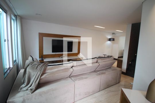 Sala de casa para alugar com 4 quartos, 322m² em Tirol (Barreiro) , Contagem
