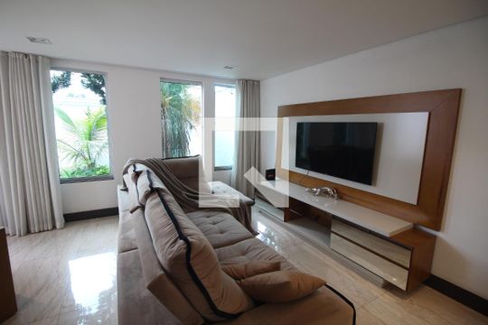 Sala de casa para alugar com 4 quartos, 322m² em Tirol (Barreiro) , Contagem