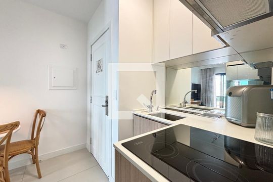 Sala/Cozinha de apartamento à venda com 1 quarto, 30m² em Indianópolis, São Paulo