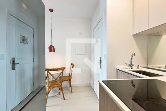 Sala/Cozinha de apartamento à venda com 1 quarto, 30m² em Indianópolis, São Paulo