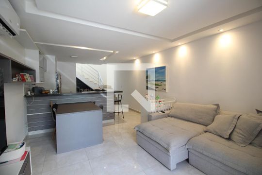 Sala de casa de condomínio à venda com 2 quartos, 120m² em Jacarepaguá, Rio de Janeiro