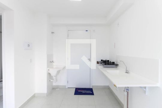 Sala - Cozinha de apartamento para alugar com 2 quartos, 34m² em Vila Carmosina, São Paulo