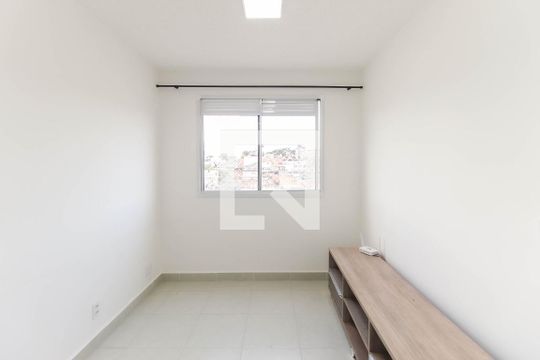 Sala - Cozinha de apartamento para alugar com 2 quartos, 34m² em Vila Carmosina, São Paulo