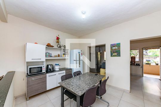Sala de casa para alugar com 3 quartos, 1000m² em Aparecida, Belo Horizonte