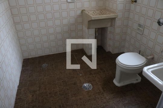 Banheiro de apartamento para alugar com 1 quarto, 50m² em Barra Funda, São Paulo