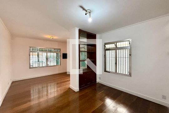 Sala de casa para alugar com 3 quartos, 222m² em Campo Belo, São Paulo
