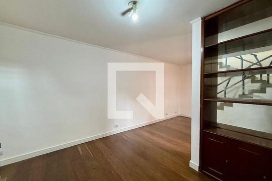 Sala de casa para alugar com 3 quartos, 222m² em Campo Belo, São Paulo