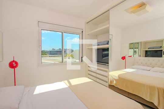 Suíte de apartamento à venda com 1 quarto, 76m² em Três Figueiras, Porto Alegre