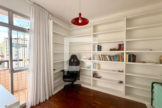Apartamento à venda com 3 quartos, 190m² em Horto, Belo Horizonte