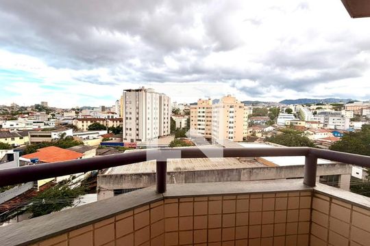Apartamento à venda com 3 quartos, 190m² em Horto, Belo Horizonte