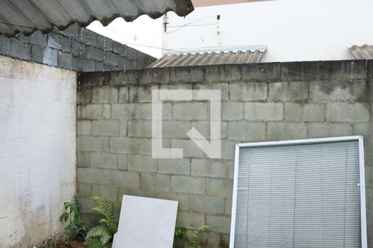 Casa de Condomínio para alugar com 2 quartos, 50m² em Chácara Tropical (caucaia do Alto), Cotia
