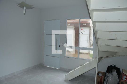 Casa de Condomínio para alugar com 2 quartos, 50m² em Chácara Tropical (caucaia do Alto), Cotia