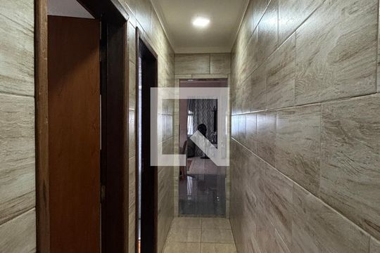 Corredor de casa para alugar com 2 quartos, 100m² em Jardim Pilar, Santo André