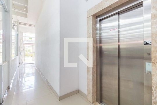 Hall de apartamento para alugar com 1 quarto, 45m² em Menino Deus, Porto Alegre