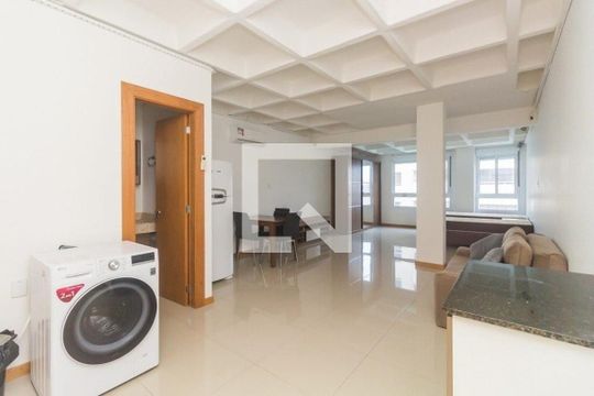 Sala / Quarto de apartamento para alugar com 1 quarto, 45m² em Menino Deus, Porto Alegre