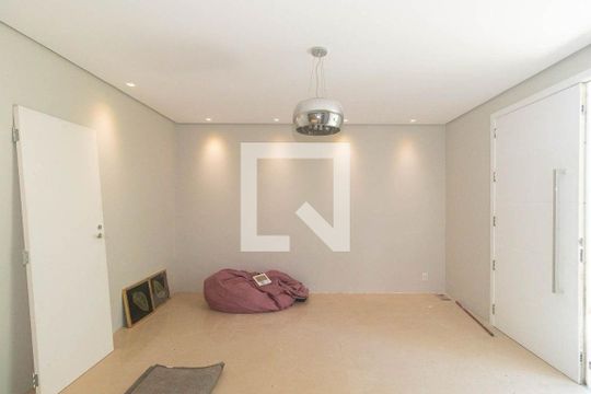 Sala  de casa para alugar com 3 quartos, 408m² em Navegantes, Porto Alegre