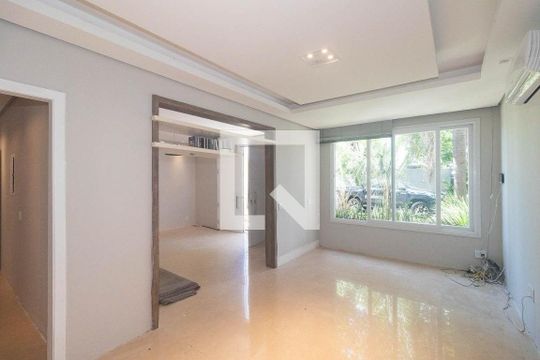 Sala  de casa para alugar com 3 quartos, 408m² em Navegantes, Porto Alegre
