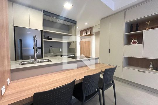 Cozinha de apartamento para alugar com 1 quarto, 66m² em Trindade, Florianópolis