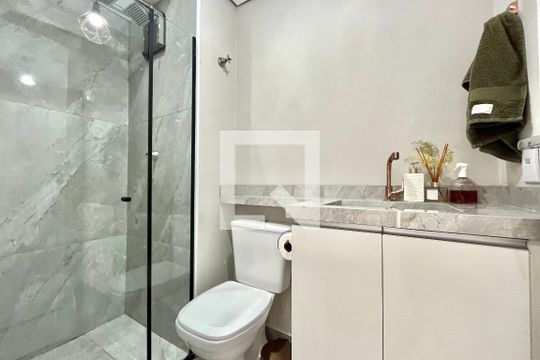 Banheiro de apartamento à venda com 1 quarto, 34m² em Vila Mira, São Paulo