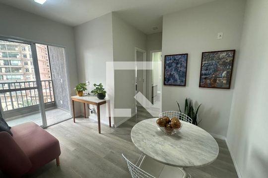 Sala de apartamento para alugar com 2 quartos, 52m² em Alphaville Empresarial, Barueri
