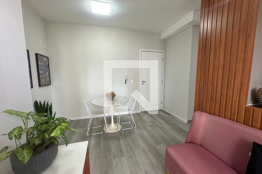 Sala de apartamento para alugar com 2 quartos, 52m² em Alphaville Empresarial, Barueri