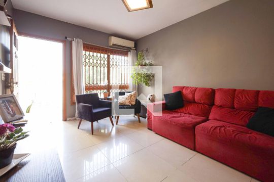 Sala 1 de casa para alugar com 4 quartos, 180m² em Jardim Itu, Porto Alegre