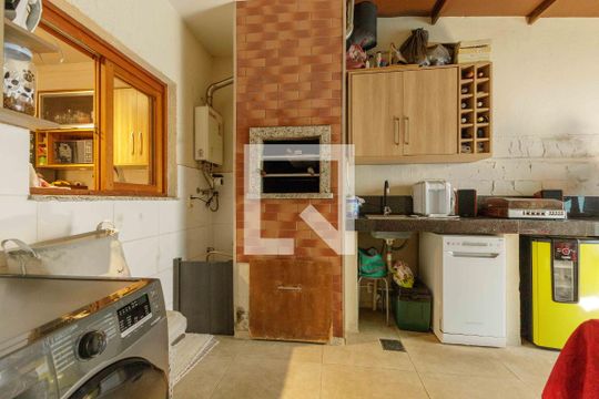 Sala 2 de casa para alugar com 4 quartos, 180m² em Jardim Itu, Porto Alegre