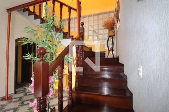 Escada Sala de casa para alugar com 5 quartos, 478m² em Jardim Alvorada, Santo André