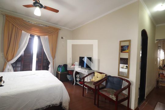 Quarto 1 suíte de casa para alugar com 5 quartos, 478m² em Jardim Alvorada, Santo André