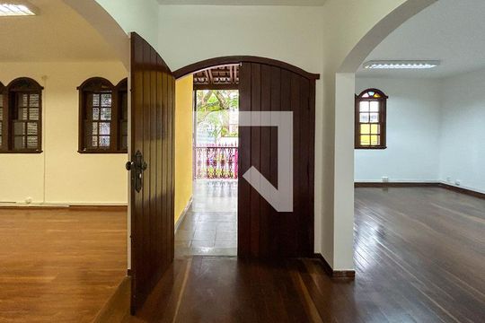 Casa à venda com 6 quartos, 420m² em São José, Belo Horizonte