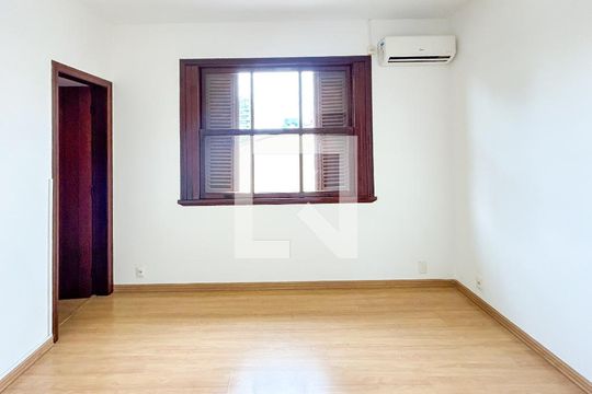 Casa à venda com 6 quartos, 420m² em São José, Belo Horizonte