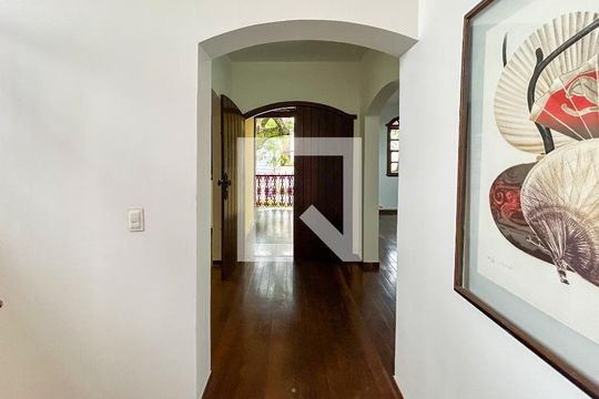 Casa à venda com 6 quartos, 420m² em São José, Belo Horizonte