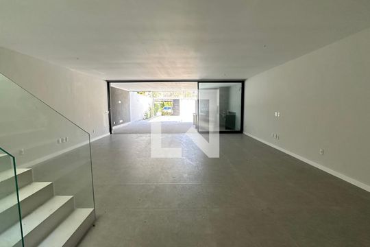 Sala de casa à venda com 4 quartos, 462m² em Barra da Tijuca, Rio de Janeiro