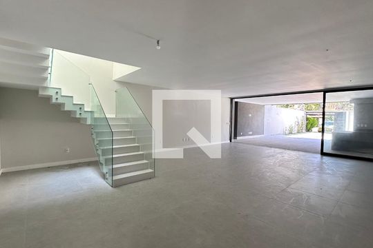Sala de casa à venda com 4 quartos, 462m² em Barra da Tijuca, Rio de Janeiro