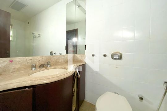Banheiro da Suíte 1 de apartamento para alugar com 3 quartos, 120m² em Sion, Belo Horizonte