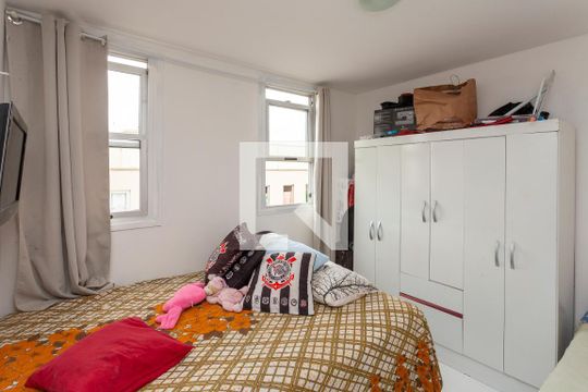 Quarto 1 de apartamento para alugar com 2 quartos, 46m² em Vila Natal, São Paulo