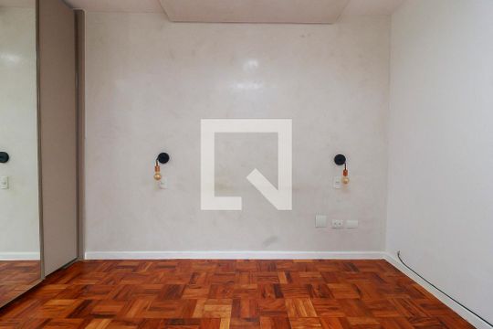Suíte de casa à venda com 4 quartos, 110m² em Vila Cordeiro, São Paulo