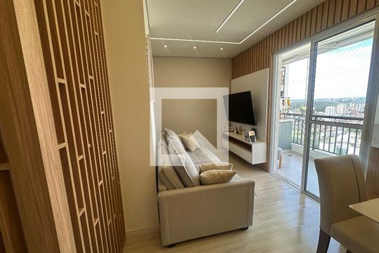 Sala de apartamento à venda com 2 quartos, 68m² em Jardim Tupanci, Barueri