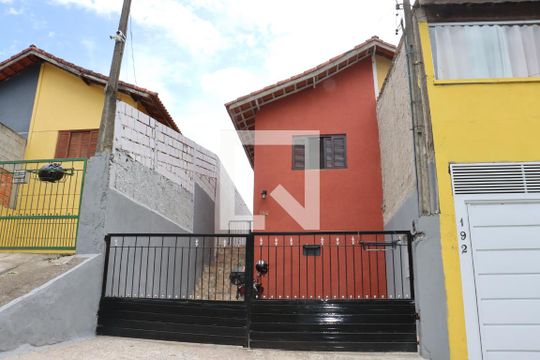 Casa para alugar com 2 quartos, 70m² em Roselândia, Cotia