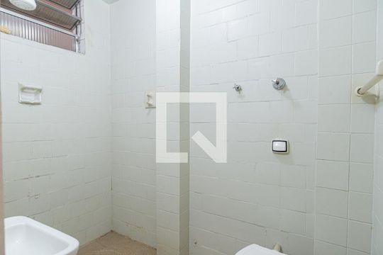 Banheiro de kitnet/studio para alugar com 1 quarto, 29m² em Vila Buarque, São Paulo