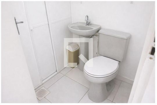 Banheiro de kitnet/studio à venda com 1 quarto, 27m² em Cristo Redentor, Porto Alegre